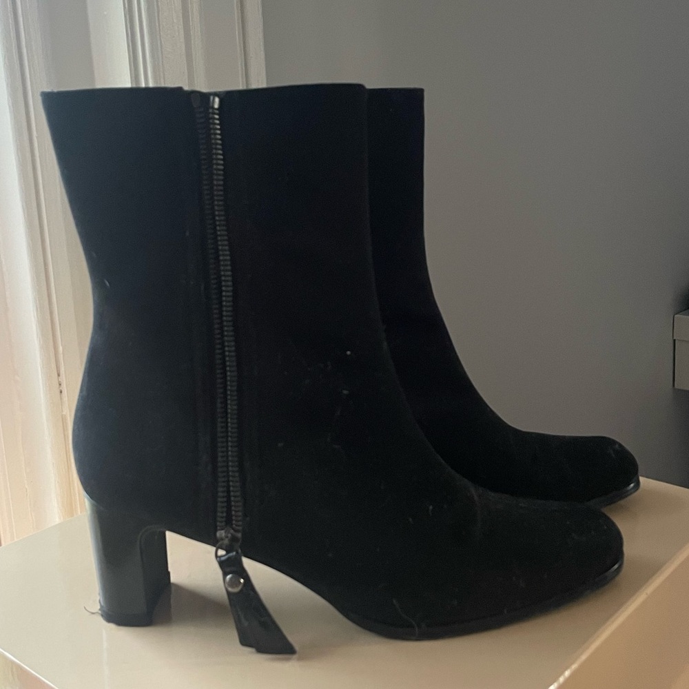 Stuart weitzman black low heel boots size 9